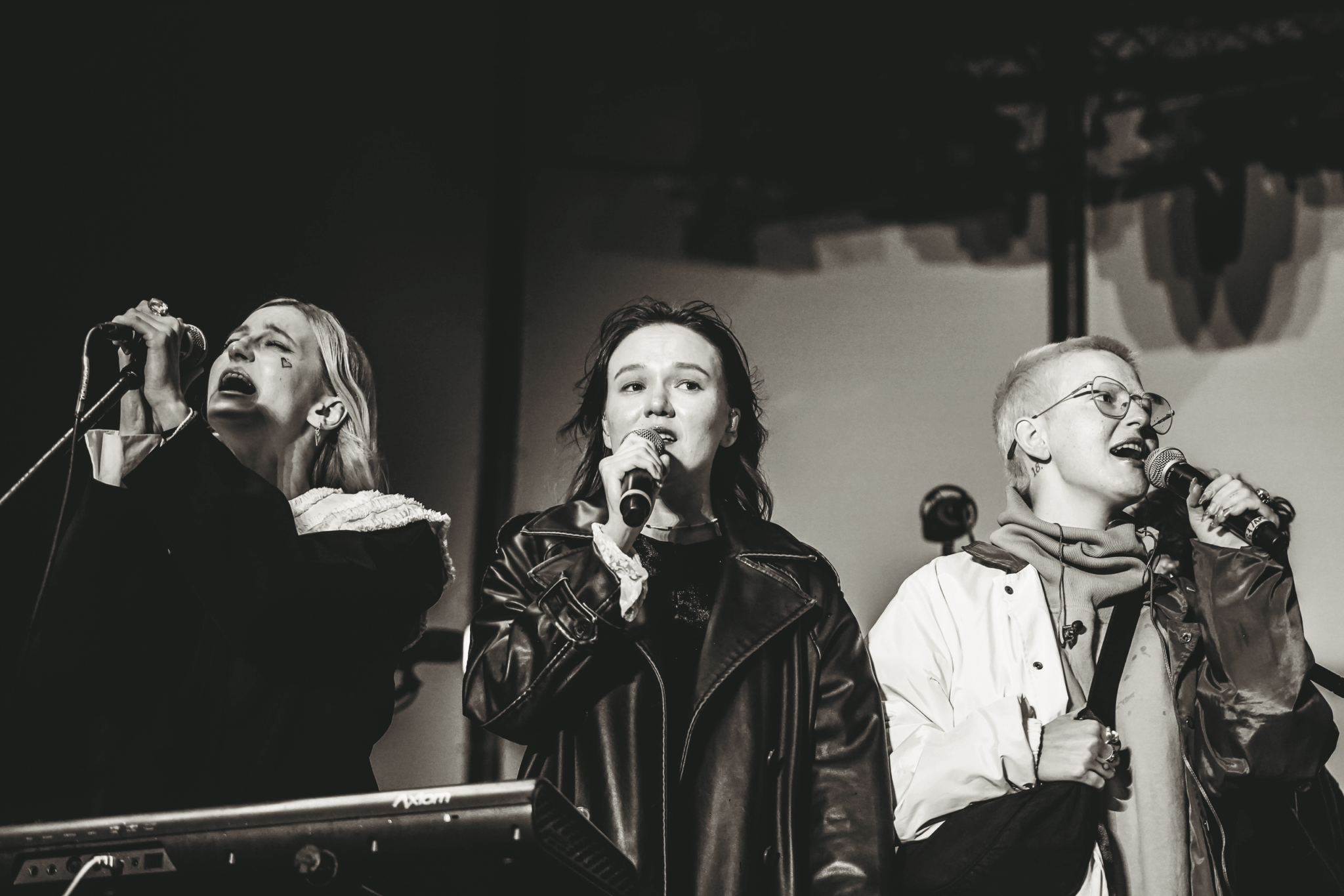 Антон тут рядом