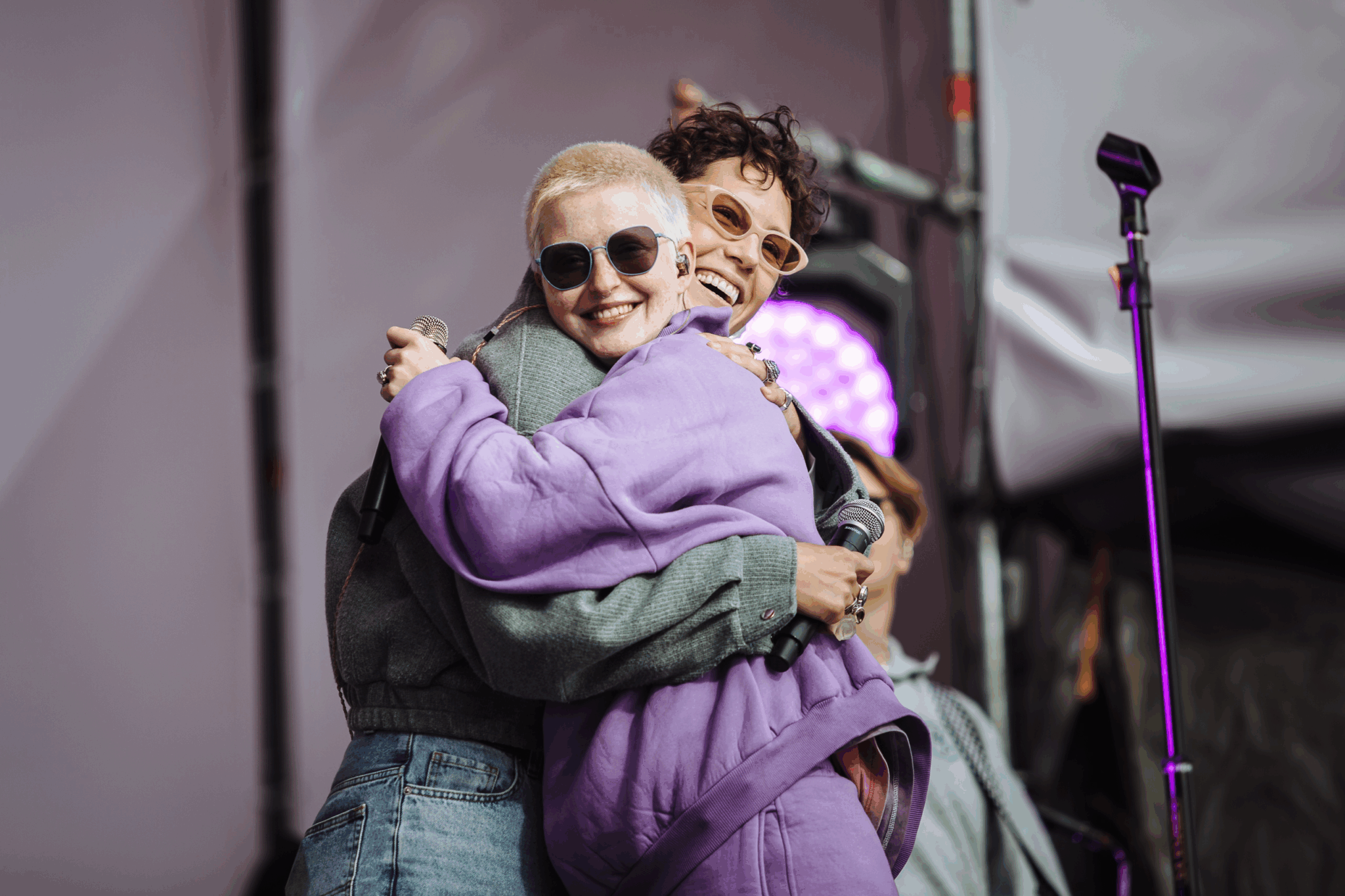 Антон тут рядом