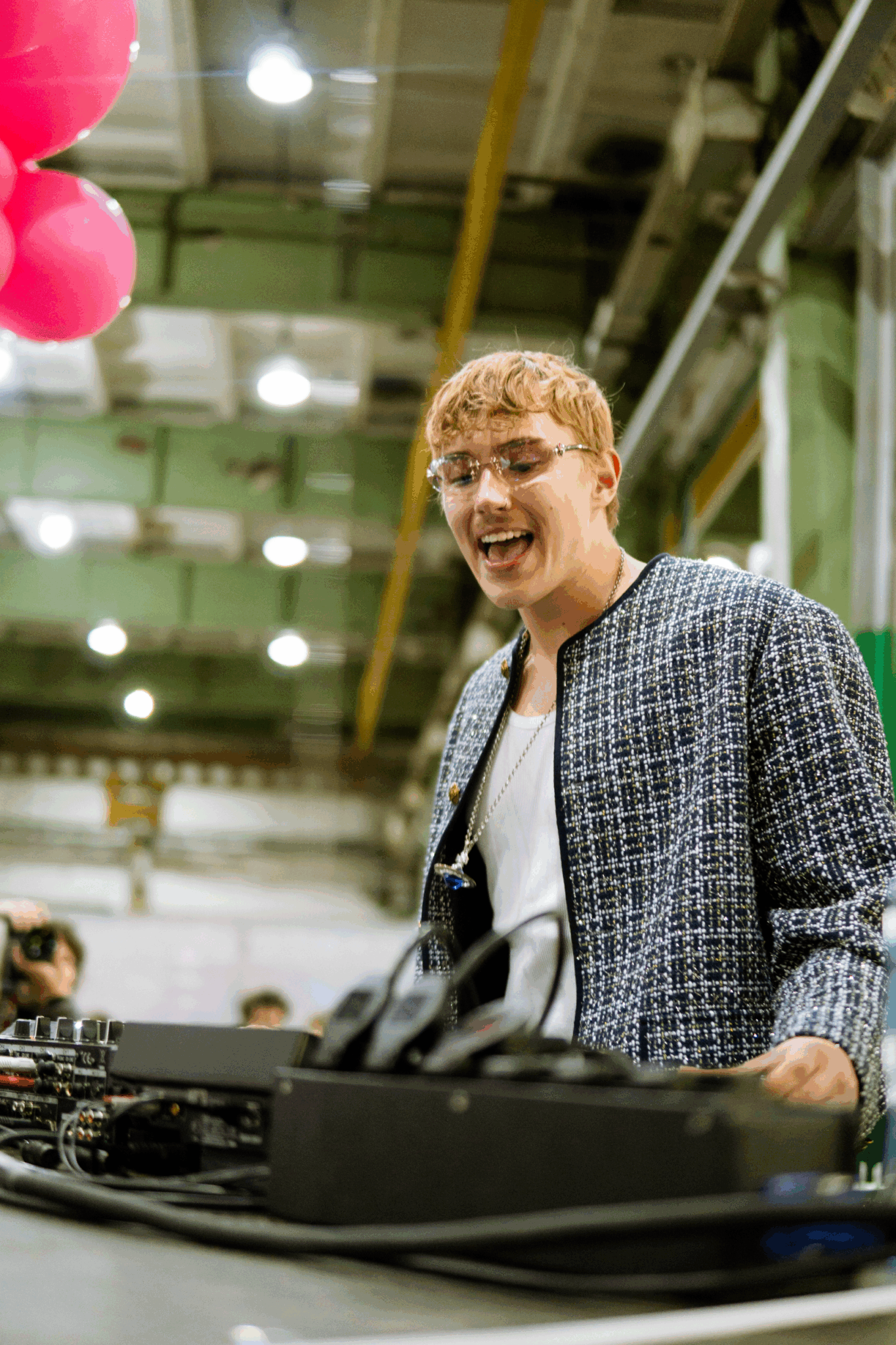 Антон тут рядом