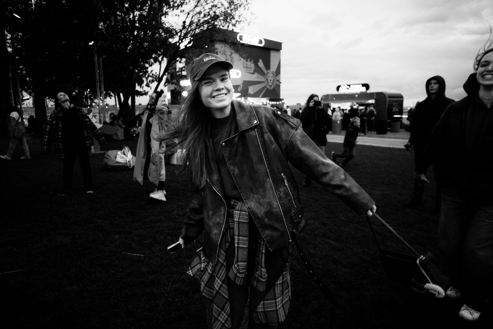 Антон тут рядом