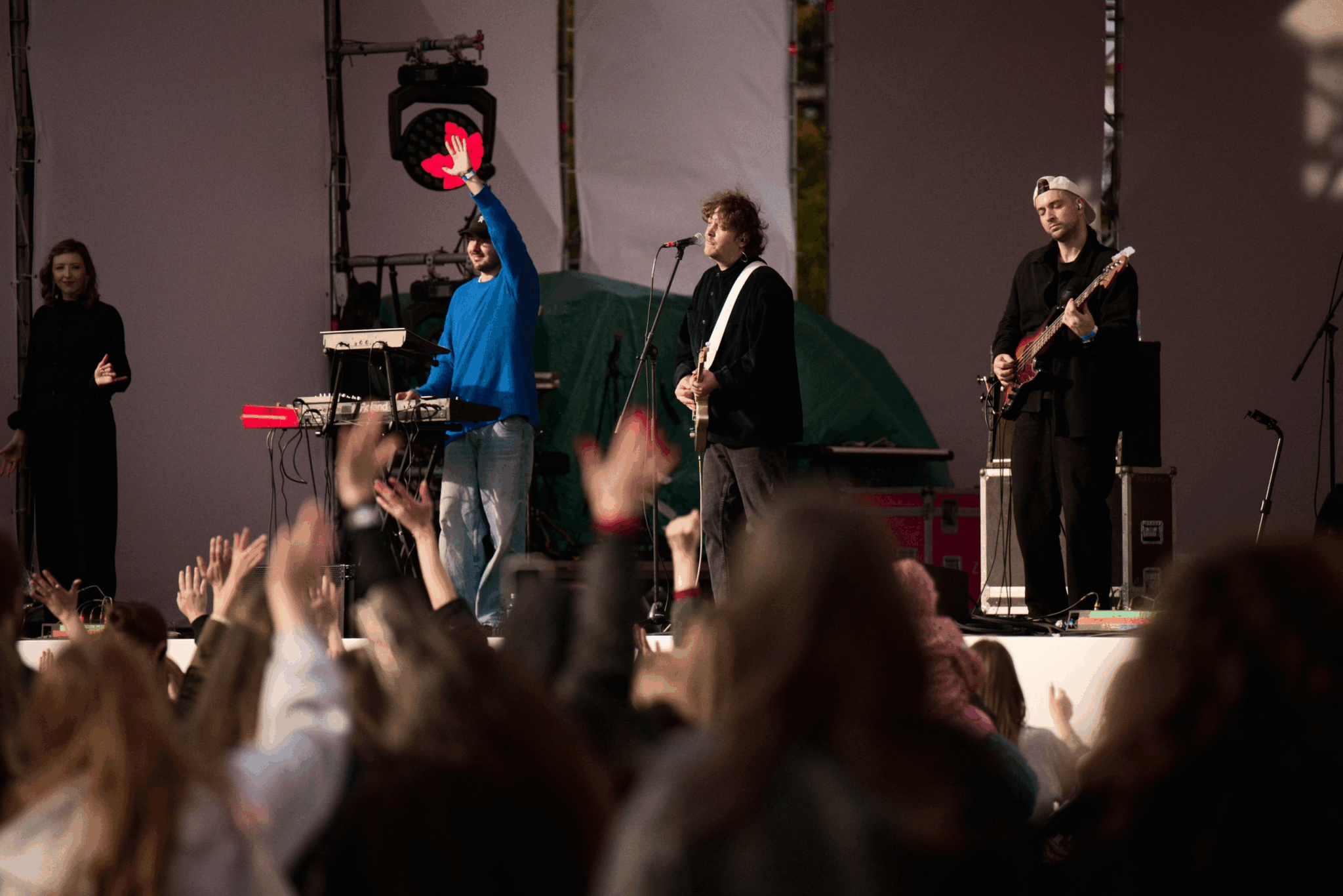 Антон тут рядом