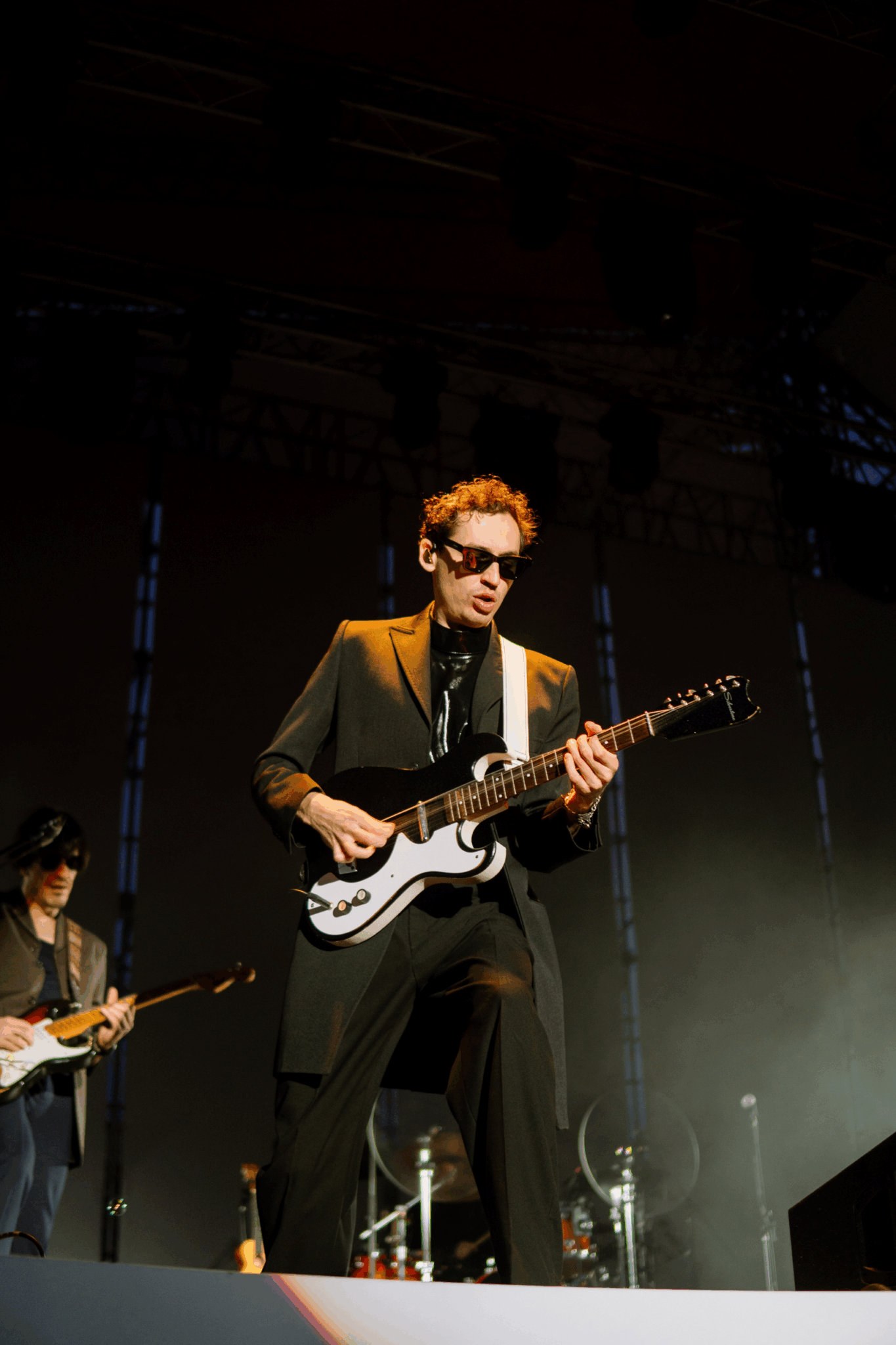 Антон тут рядом