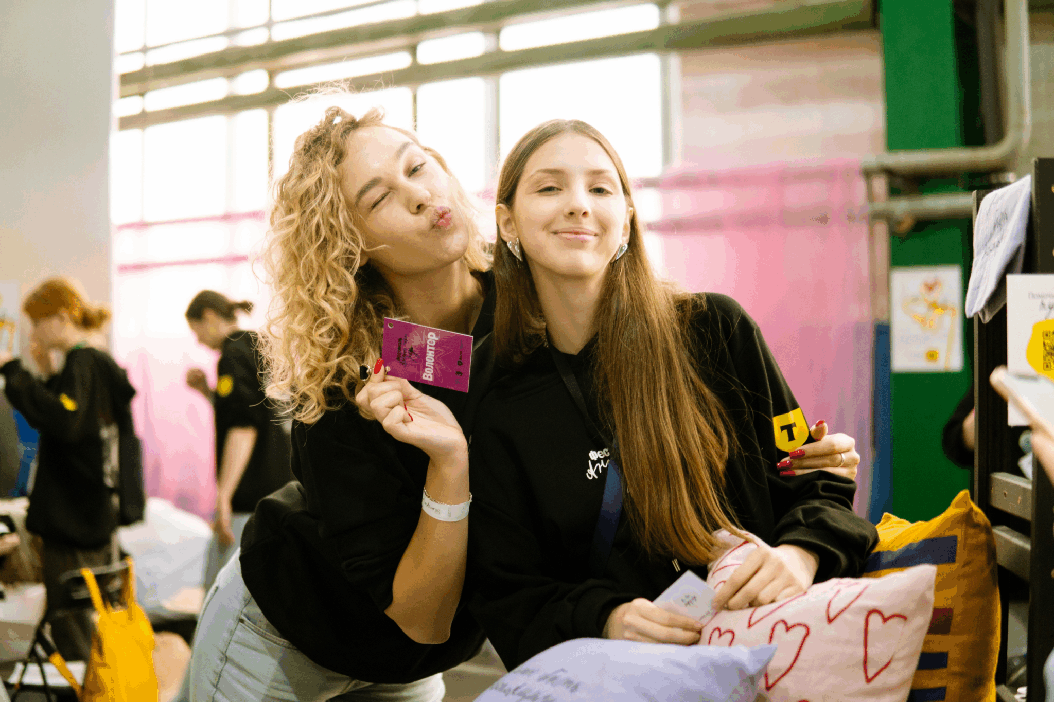 Антон тут рядом