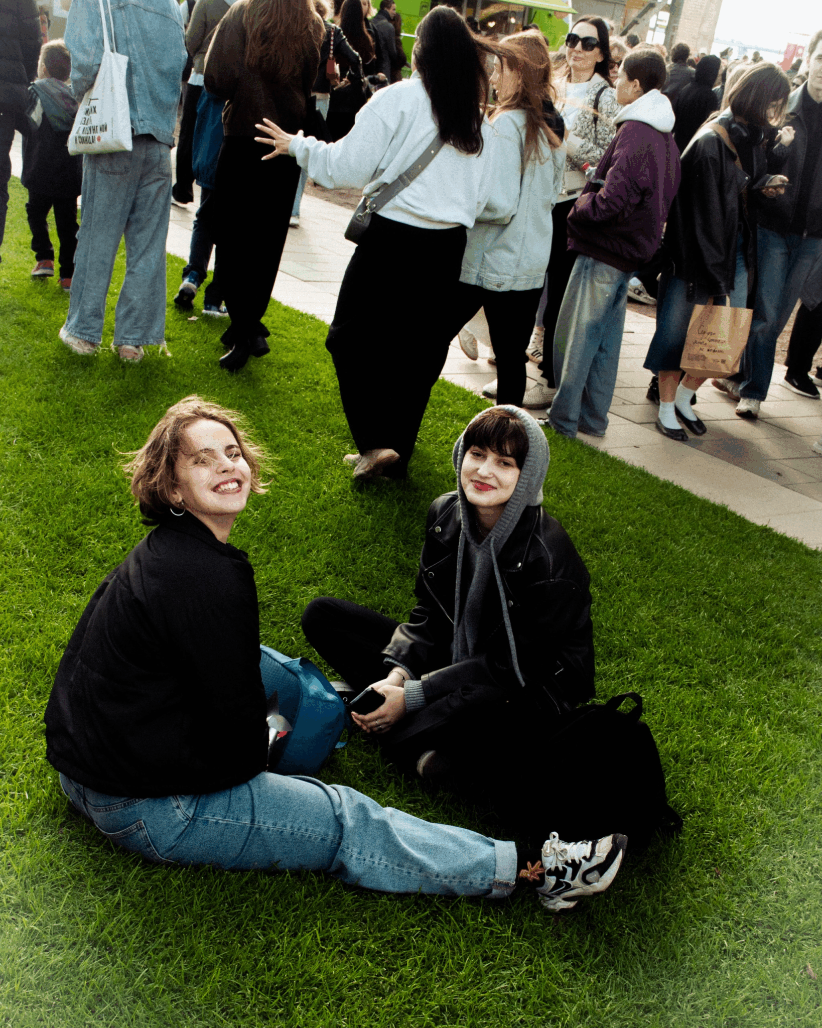 Антон тут рядом