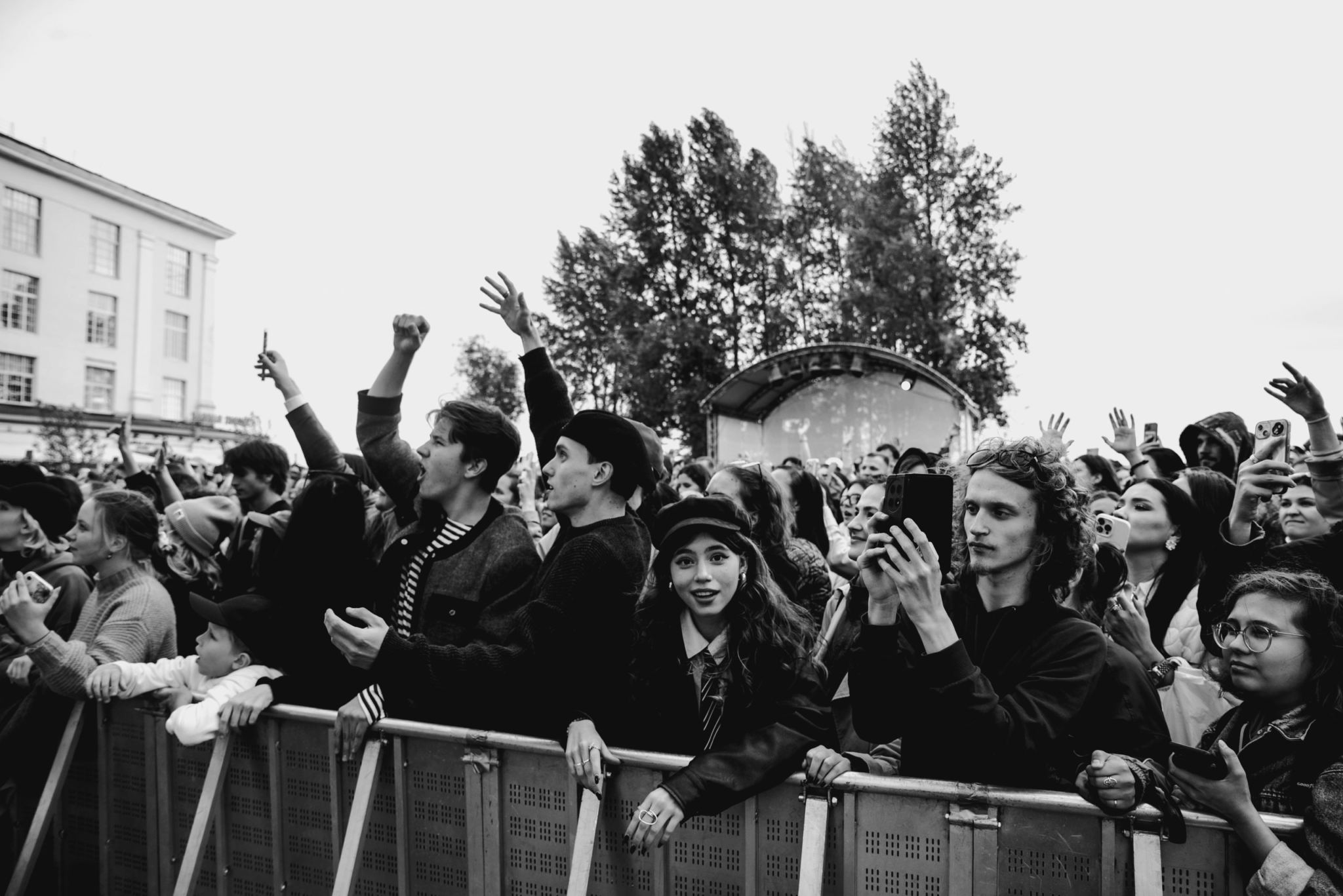 Антон тут рядом