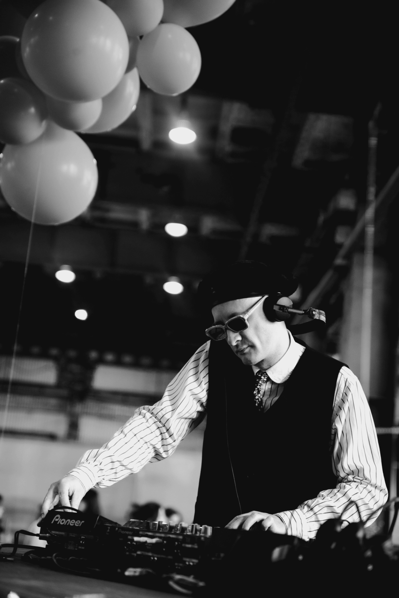 Антон тут рядом