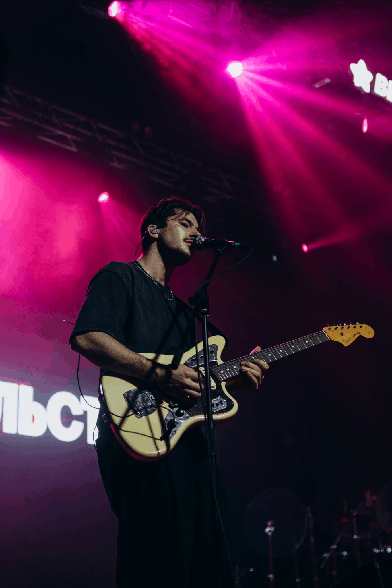 Антон тут рядом