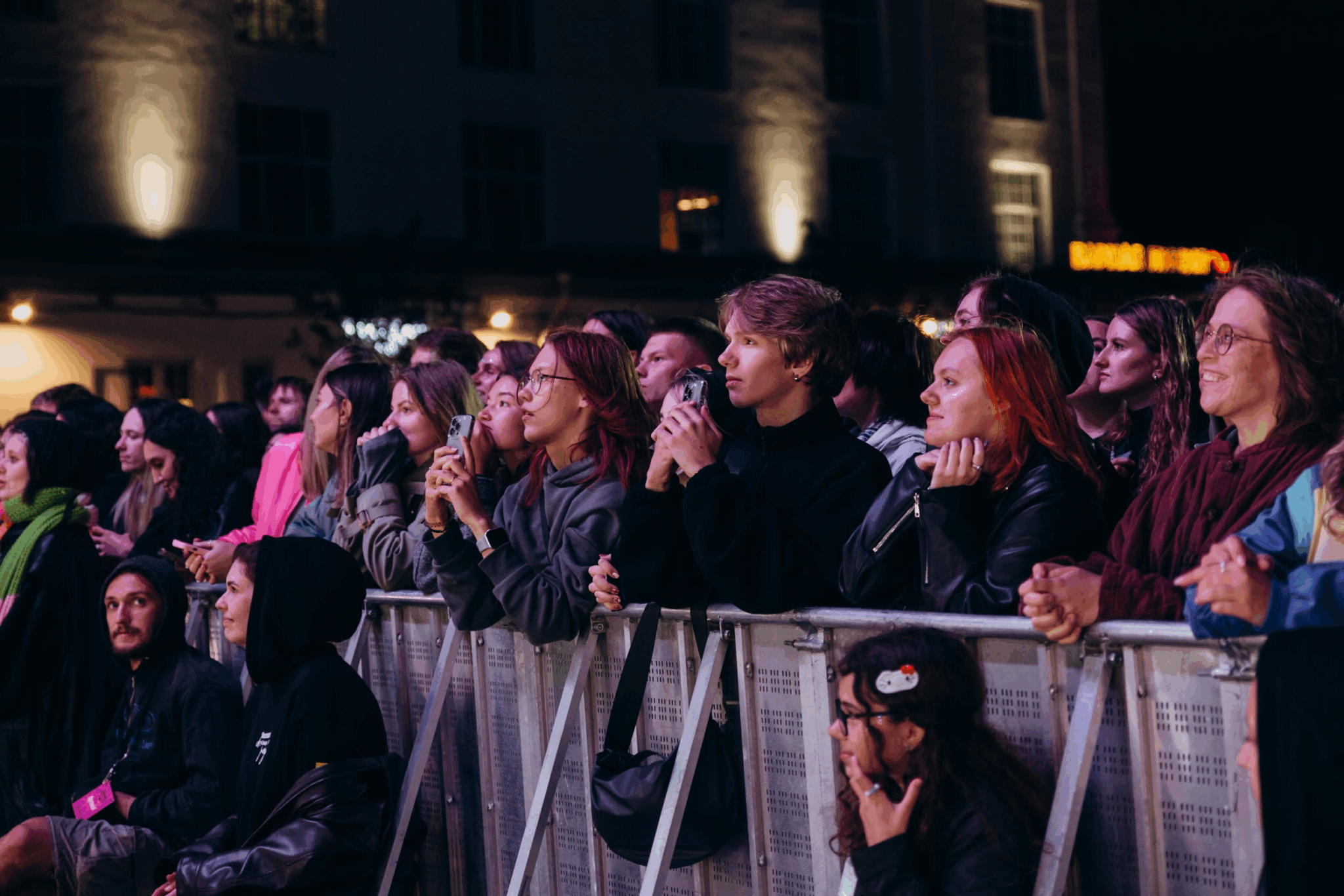 Антон тут рядом