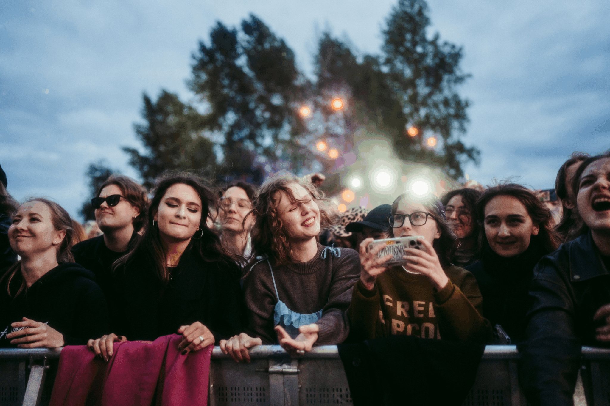 Антон тут рядом