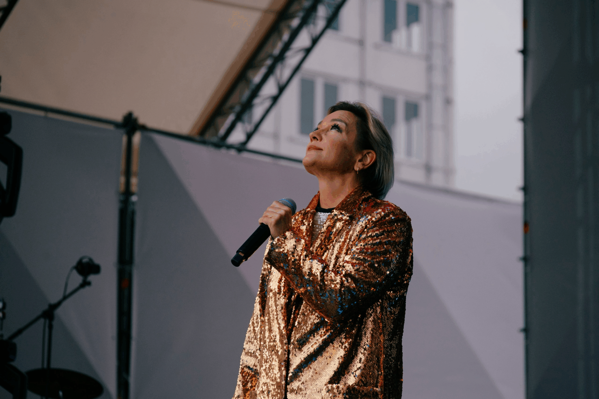 Антон тут рядом