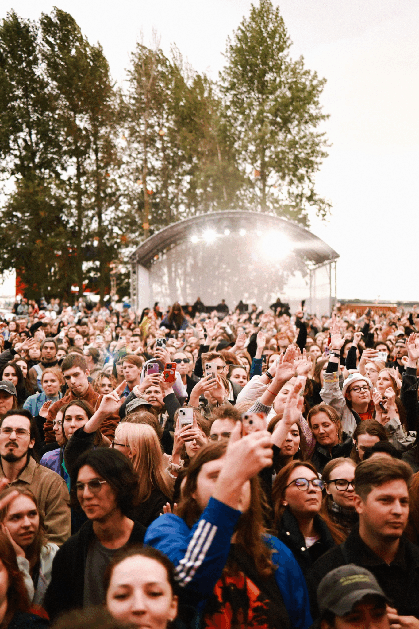 Антон тут рядом