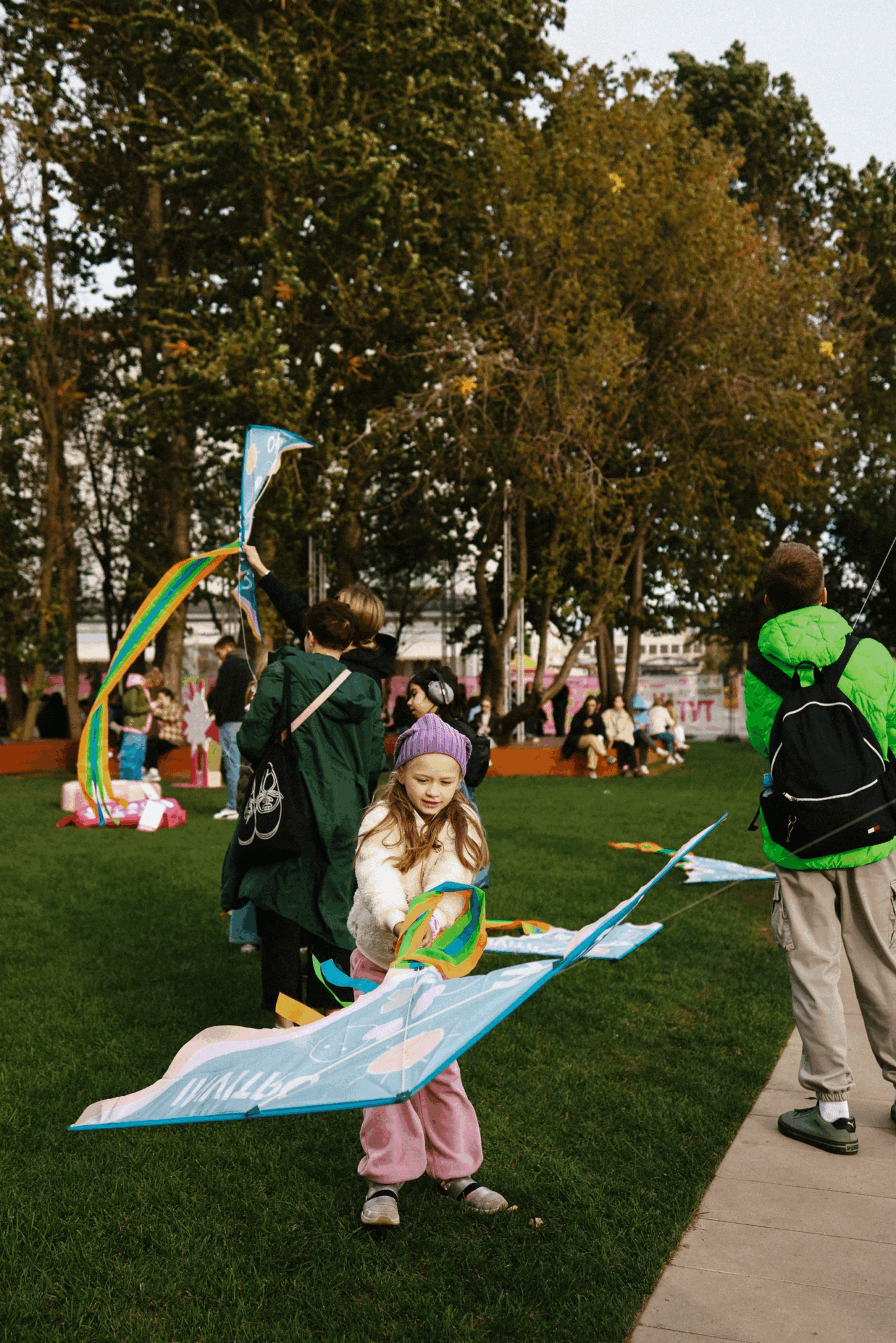 Антон тут рядом