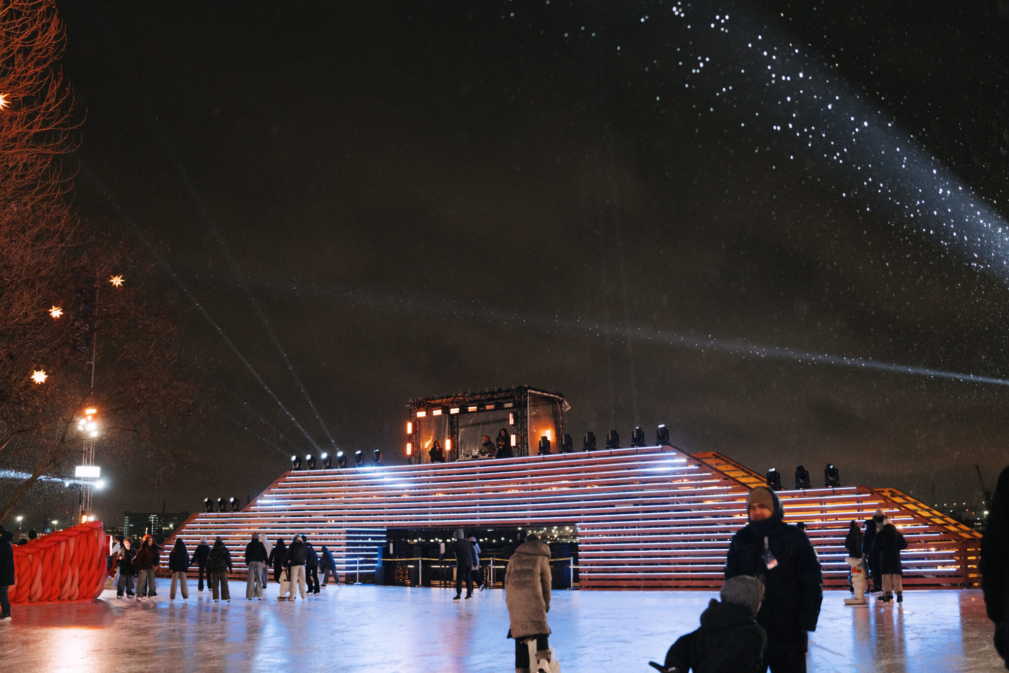 Вы на Катке у моря / night2day / 29.11